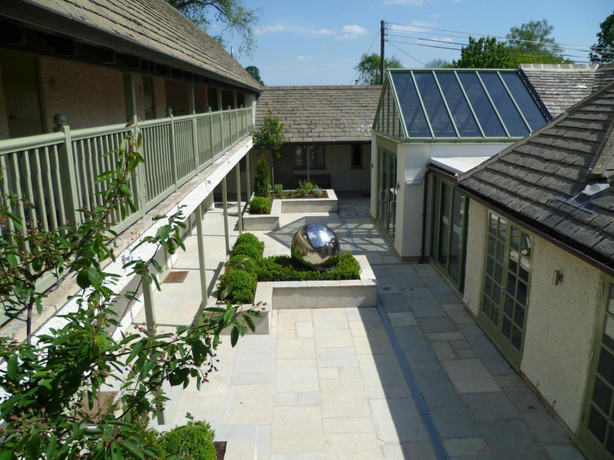 The Crown Of Crucis Country Inn And Hotel Cirencester Exteriér fotografie