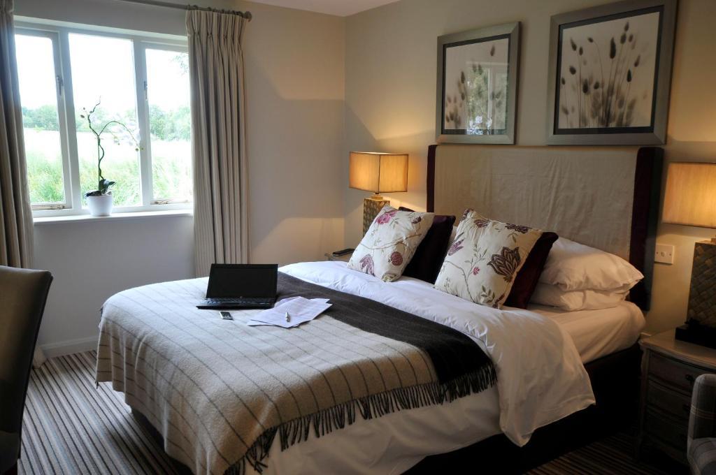 The Crown Of Crucis Country Inn And Hotel Cirencester Exteriér fotografie
