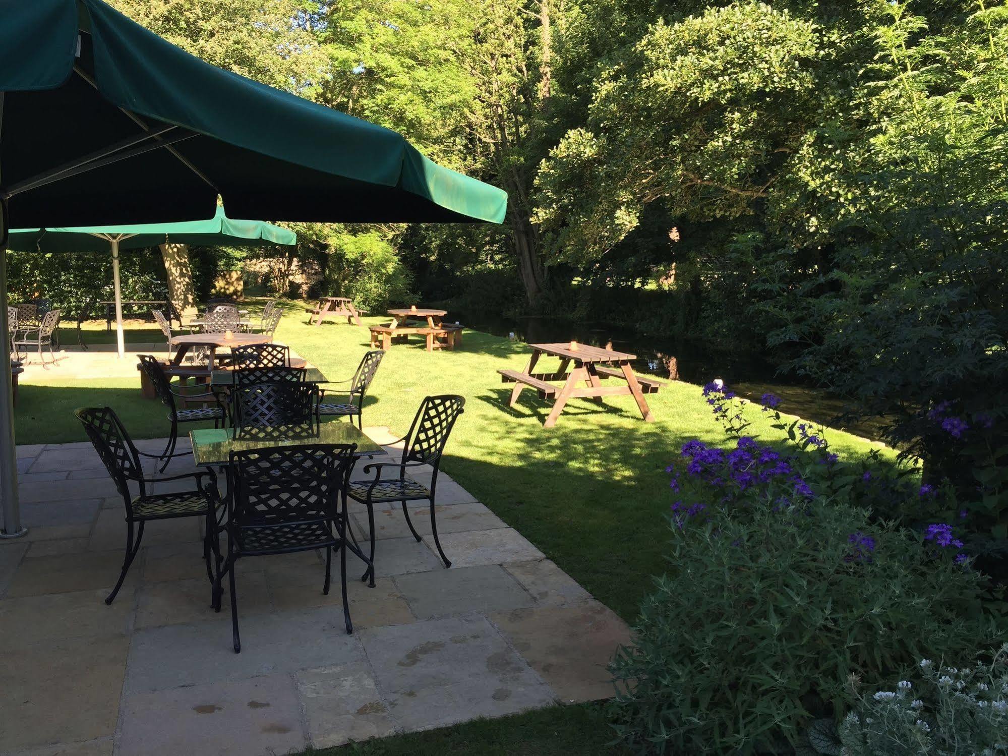 The Crown Of Crucis Country Inn And Hotel Cirencester Exteriér fotografie